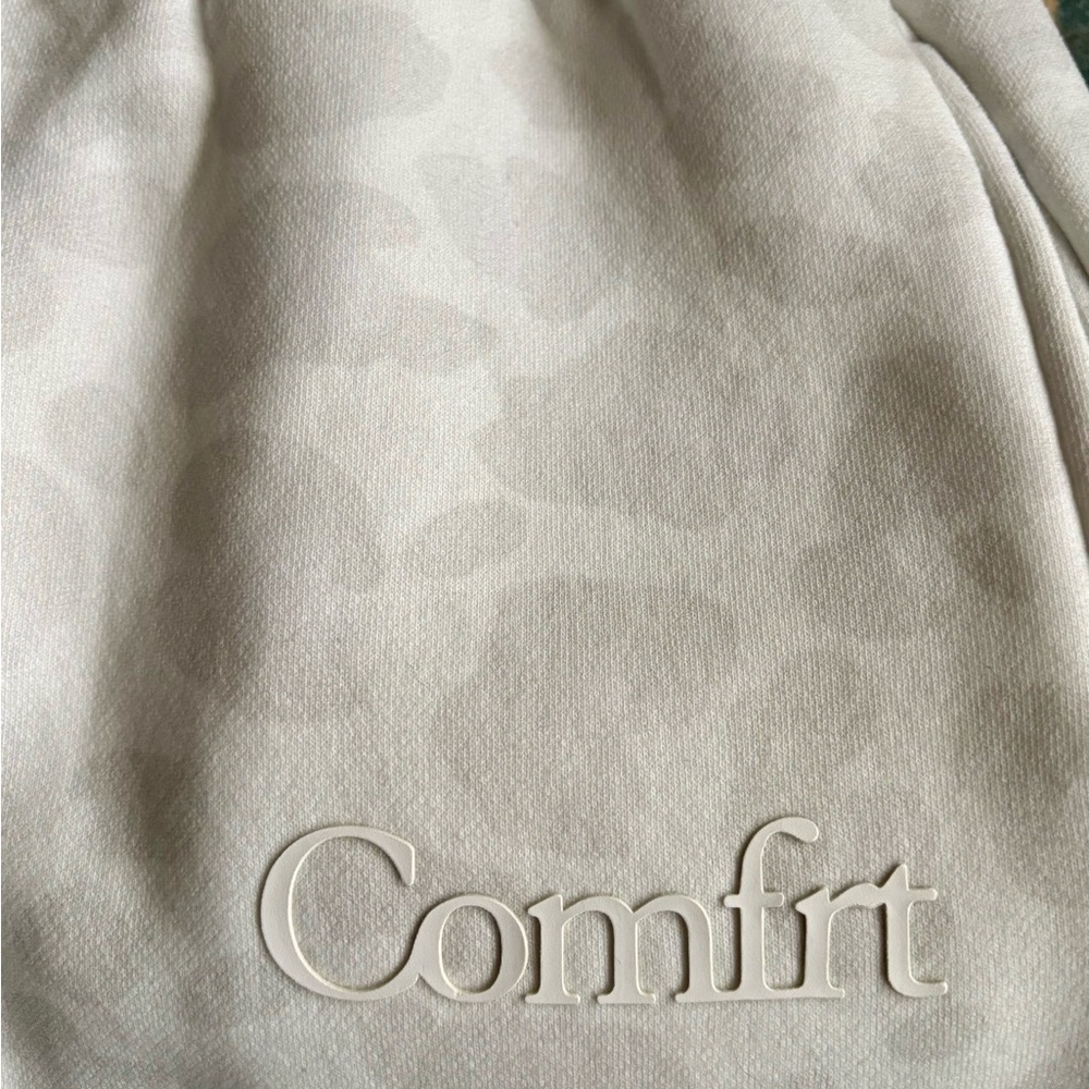Comfrt Women's Minimalist Set in Snow Leopard (sold out)